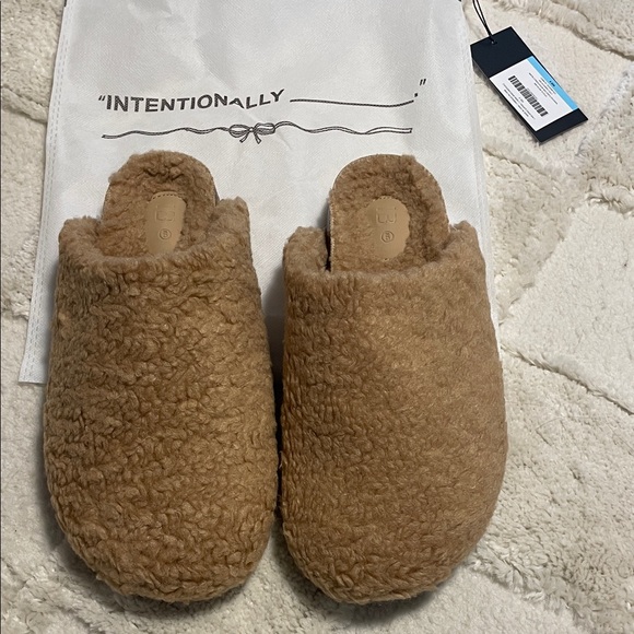 INTENTIONALLY BLANK Tan Apres Slipper - Picture 5 of 8